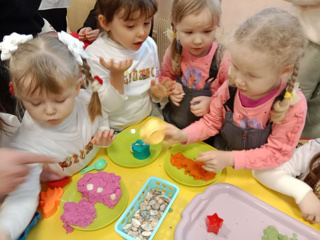 В Шемуршинском муниципальном округе состоялось торжественное закрытие "Года счастливого детства в Чувашии" и "Года педагога и наставника".