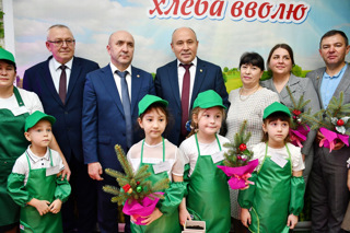 В Батыревском муниципальном округе открыли третью агролабораторию