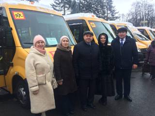 Комсомольский муниципальный округ пополнился 3 новыми школьными автобусами