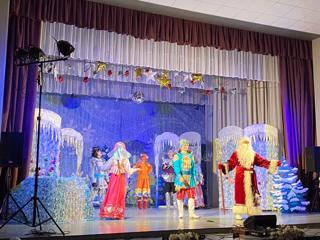 Сегодня состоялось красочное новогоднее представление для ребят Шемуршинского муниципального округа