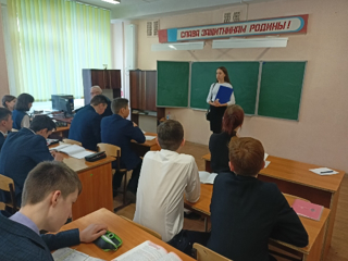 В рамках Программы развития ранней профориентации 10 февраля 2023 года в 8-11 классах прошли информационные уроки