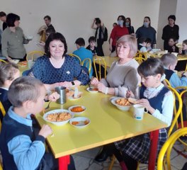 Завтрак с директором - это проект, где родители дегустируют те же самые блюда, что едят школьники