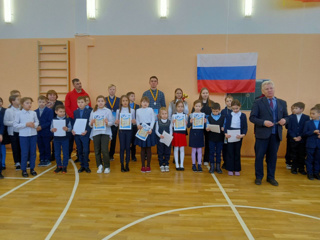 В МБОУ СОШ No2 г.Ядрина прошли классные часы на тему «День российской науки»