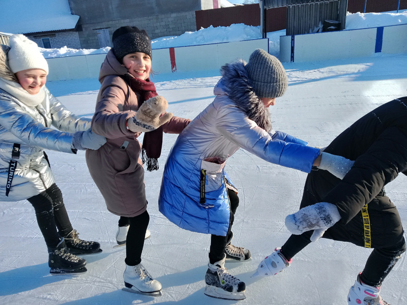 Веселые катания на коньках