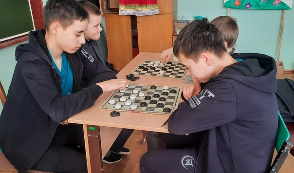 В МБОУ "Алгашинская СОШ" прошел шашечный турнир.