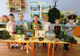В детском саду прошла акция "Собери армейский рюкзак", посвященная Дню Защитника Отечества