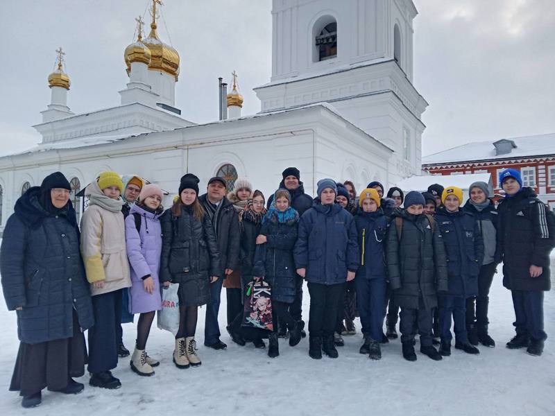 Обучающиеся 6б класса посетили Киево-Николаевский Новодевичий монастырь