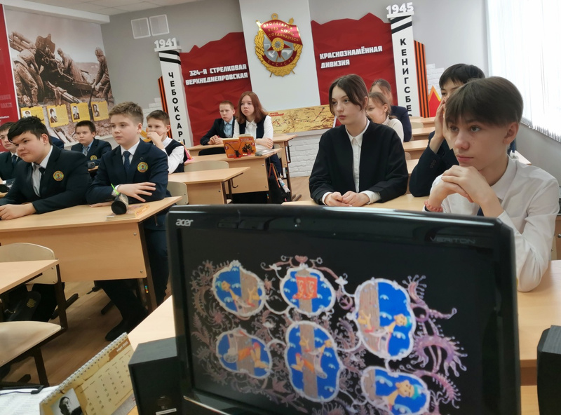 В День родного языка, для учащихся столичной школы 40 был организован кинолекторий по сказкам народов России