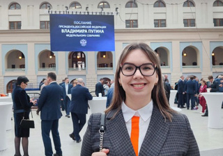 Е.С. Кузнецова, советник директора по воспитанию Траковской школы, представитель педагогического сообщества Чувашии, на Федеральном собрании в Москве.