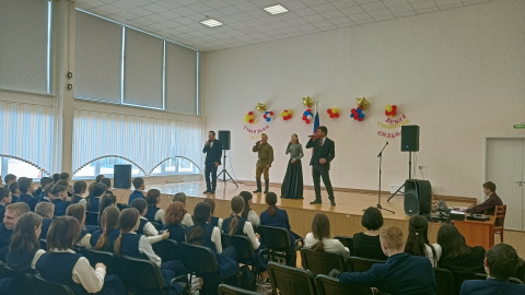 28 февраля в школе состоялся концерт патриотической песни "Люблю тебя, Россия" от ансамбля "Звонница"