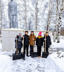 «Склоняем головы низко перед мужеством вашим, герои»