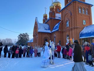 Под рождественской елкой