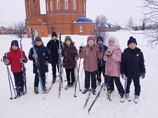 Обучающиеся МБОУ "Яльчикская СОШ" на лыжной трассе