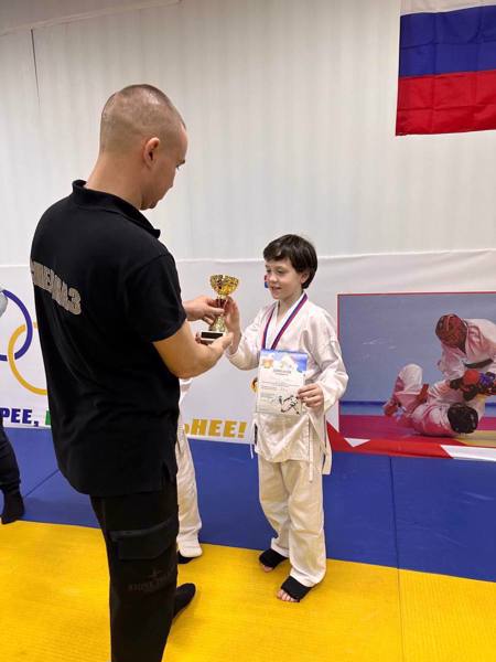Гаврилин Иван, ученик 3 «Д» класса, занял 1 место в республиканском турнире по рукопашному бою на призы Деда Мороза.