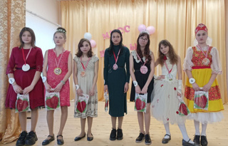 4 марта, в преддверии Международного женского дня, в актовом зале школы-интерната воспитатель Галкина А.В.  провела конкурс красоты  «Мисс школы – 2024»  для девочек 6-9 классов.