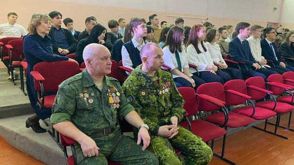 В канун Дня памяти о россиянах,исполнивших служебный долг за пределами Отечества,под руководством советника директора по воспитанию Шакирзяновой О.А. и учителем истории Николаевой Н.З. в актовом зале МАОУ «Средняя общеобразовательная школа 3» г. Канаш состоялась встреча воинов-афганцев с учениками 9-11 класс