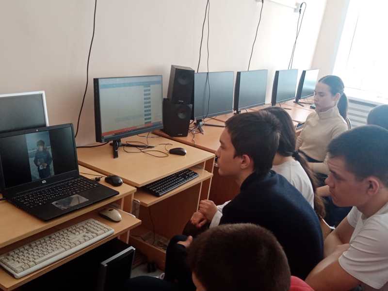 Школьники посмотрели онлайн-урок, проведенный сотрудниками Центра ГИМС Главного управления МЧС России по Чувашии