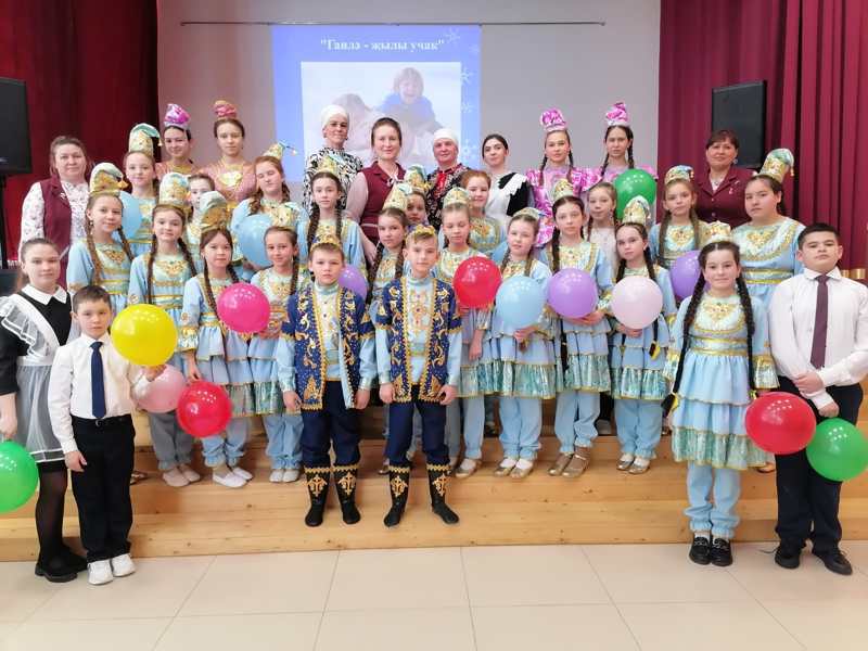 Праздничный концерт «Семьёй дорожить – счастливым быть» в рамках школьного проекта «Сохраняя язык, сохраняем историю татарского народа»