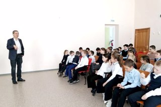 Михаил Мельник посетил Новоатайскую школу