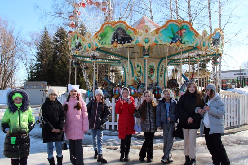 Пятиклассники на прогулке в "Амазонии"