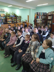 Обучающиеся 2 А и 4 Д класса посетили библиотеку К. Чуковского. Тема сегодняшней беседы было посвящено урокам финансовой грамотности.