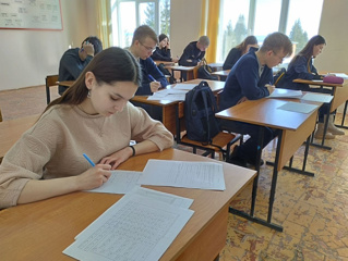 11-классники завершили период Всероссийских проверочных работ.