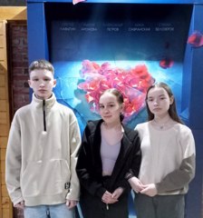 Активисты 8 б класса посетили кинотеатр и посмотрели чудесный фильм "Летучий корабль".