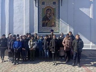 Сегодня ученики 6 классов с классными руководителями, родителями посетили Храм в честь Иверской иконы Божией Матери