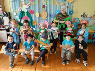 Дети дошкольной группы "Колосок" познакомились с веселым праздником - Масленицей
