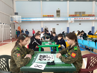 В спортивном зале МАУ ДО "Спортивная школа "Улап" п.Кугеси состоялись соревнования по русским шашкам