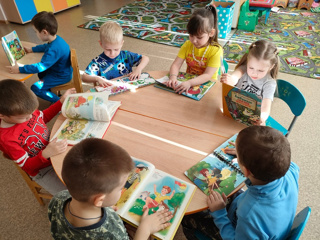 Дошколята участвуют во Всероссийской Акции "Неделя детской книги".