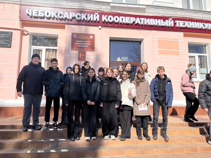 В рамках профориентации 29 марта 2024 года ученики 7 Г и 9В посетили Чебоксарский кооперативный техникум.