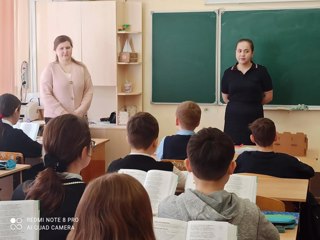 В преддверии школьных каникул в рамках профилактических акций «Сообщи, где торгуют смертью», «Осторожно, мошенники!» в школе прошли профилактические беседы с участием инспектора ПДН ОП № 4 УМВД России по г. Чебоксары Погосянт А.Н.