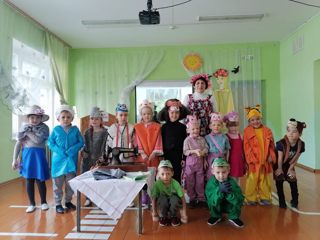 С детьми провели театрализованную  инсценировку  «Заяц - портной».