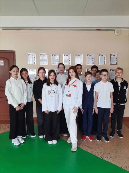 Знакомство с выставкой "Ордена и медали России" состоялось и для обучающихся 6 В класса