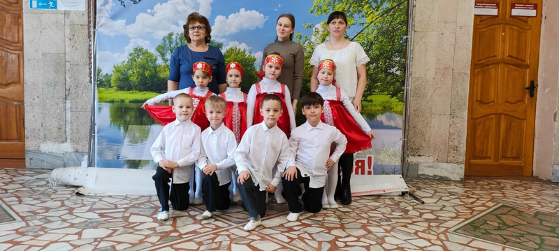 Воспитанники группы "Теремок" приняли участие в районном смотре - конкурсе "Сельский перепляс".