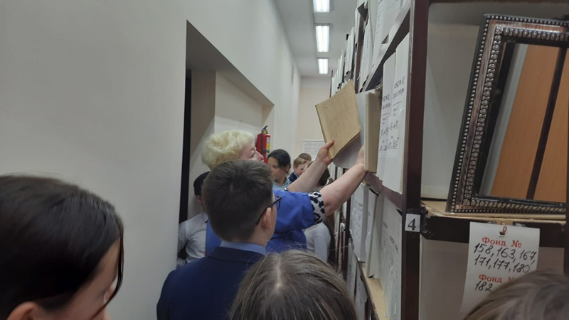 Пятиклассники в Ядринском муниципальном архиве