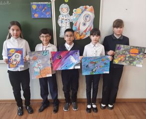 Учащиеся 4А класса приняли участие в конкурсе рисунков,  посвящённого Дню космонавтики
