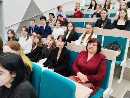 Учащиеся психолого-педагогической группы выдержали выпускной экзамен в ЧГПУ