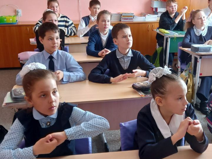 1 апреля в рамках цикла внеурочных занятий «Разговоры о важном» в 1-4 классах прошли классные часы по теме «Россия – здоровая держава».