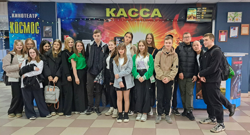 Сегодня восьмиклассники школы №7 отправились в кинотеатр "Космос" и посмотрели фильм "Испытание аулом"