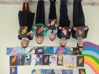 Во всемирный День космонавтики в  школе №7 состоялась выставка рисунков учащихся «Космос глазами детей».