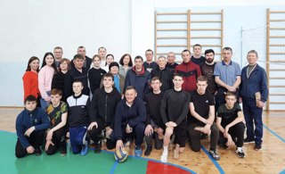В школе состоялся волейбольный турнир памяти выпускника школы Михаила Хвостова