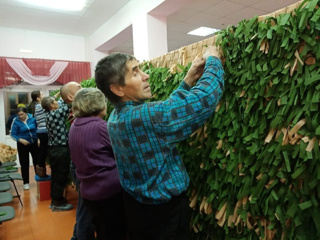 Обучающиеся, учителя и жители деревень Большое Яниково, Карак-Сирма, Шибулаты продолжают плести маскировочные сети