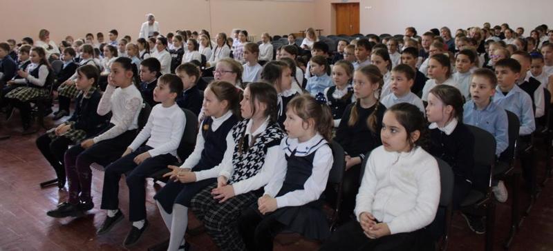 В МБОУ «Гимназия №1» г. Мариинский Посад сегодня проходит школьная конференция-фестиваль творчества обучающихся «ПИТОН»