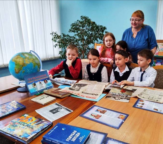 Сегодня 11 апреля, ученики 2 «Д» класса посетили библиотеку им. К. Чуковского в преддверии ДНЯ Космонавтики.