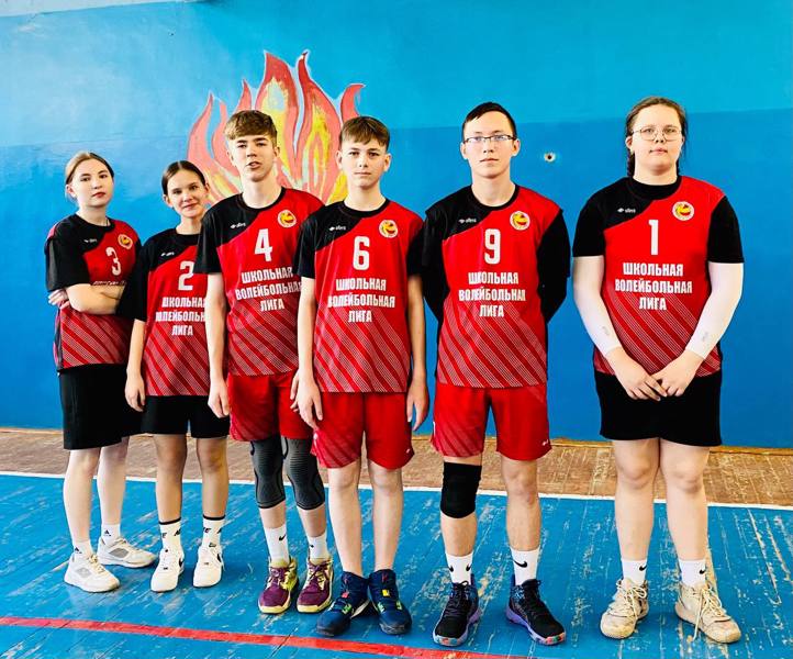 Первый игровой день участия в Президентских спортивных играх принёс нашей команде 3е место по волейболу в Московском районе!