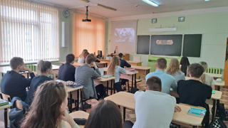 В школе прошёл очень важный урок, посвящённый памяти о геноциде советского народа нацистами и их пособниками в годы Великой Отечественной войны.