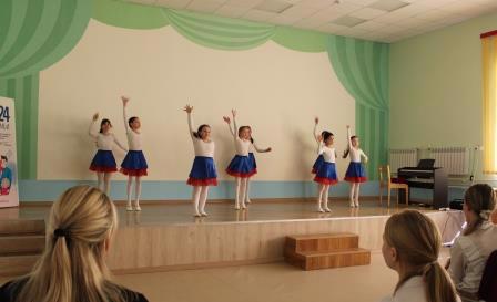 Красноармейская детская школа искусств организовала в Траковской школе отчетный концерт детского творчества.
