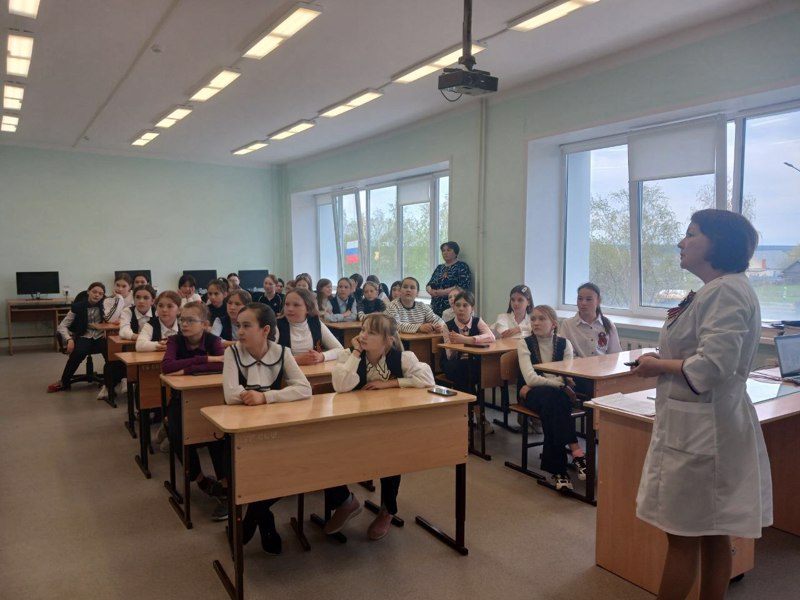 Встреча девочек 5-7 классов с акушеркой женской консультации Головинской Ольгой Витальевной.